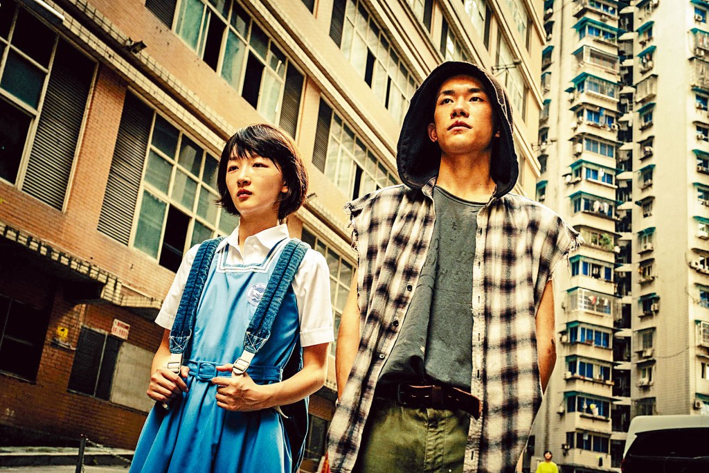 《少年的你》由易烊千璽及周冬雨主演。