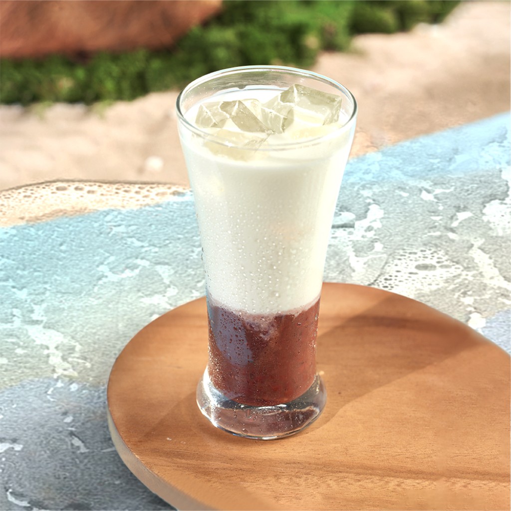 粒粒椰椰红豆冰/S$32、R$37、L$41，以港式茶餐厅经典「红豆冰」 为灵感，加入椰子口味。