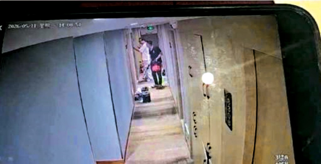 消毒人員誤入酒店女客房間。