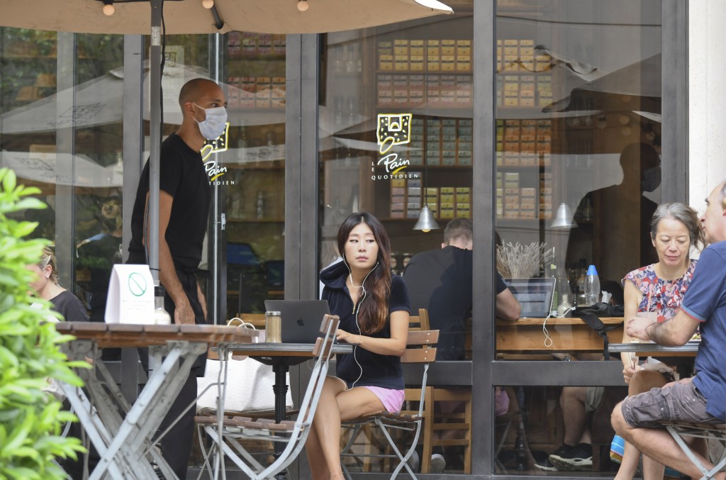 對於現時政府擬定的規管，黃傑龍形容是「合理但偏嚴格」，不過實際營運也不算難配合。