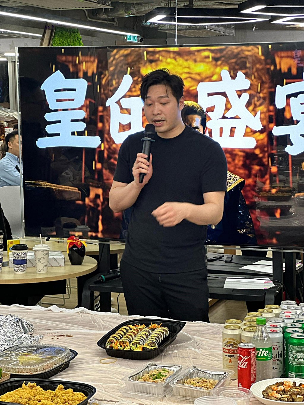 在朋友心中,Issac是開心正面的男人。 在朋友心中,Issac是開心正面的男人。