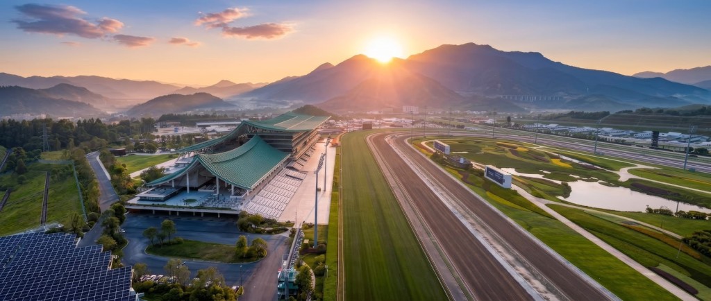 香港赛马会从化马场将于今年开始举办常规的世界级速度赛马赛事。 香港赛马会从化马场将于今年开始举办常规的世界级速度赛马赛事。