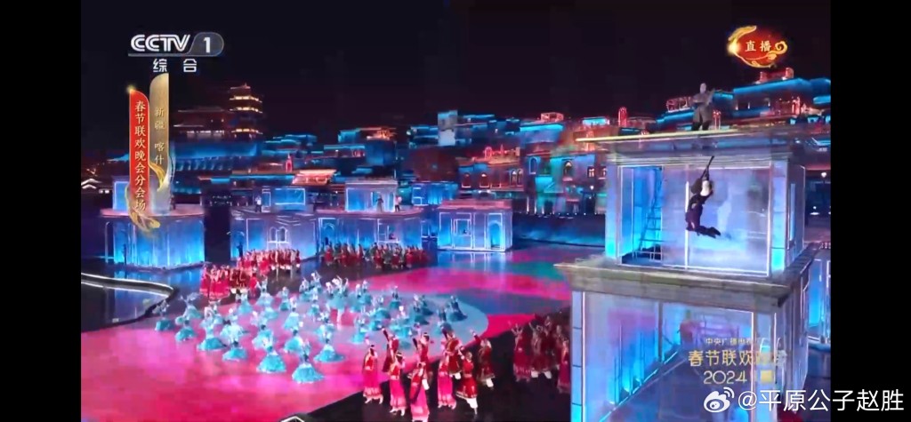 喀什分會場以古城本來建築為背景，加上燈光效果後美倫美煥。
