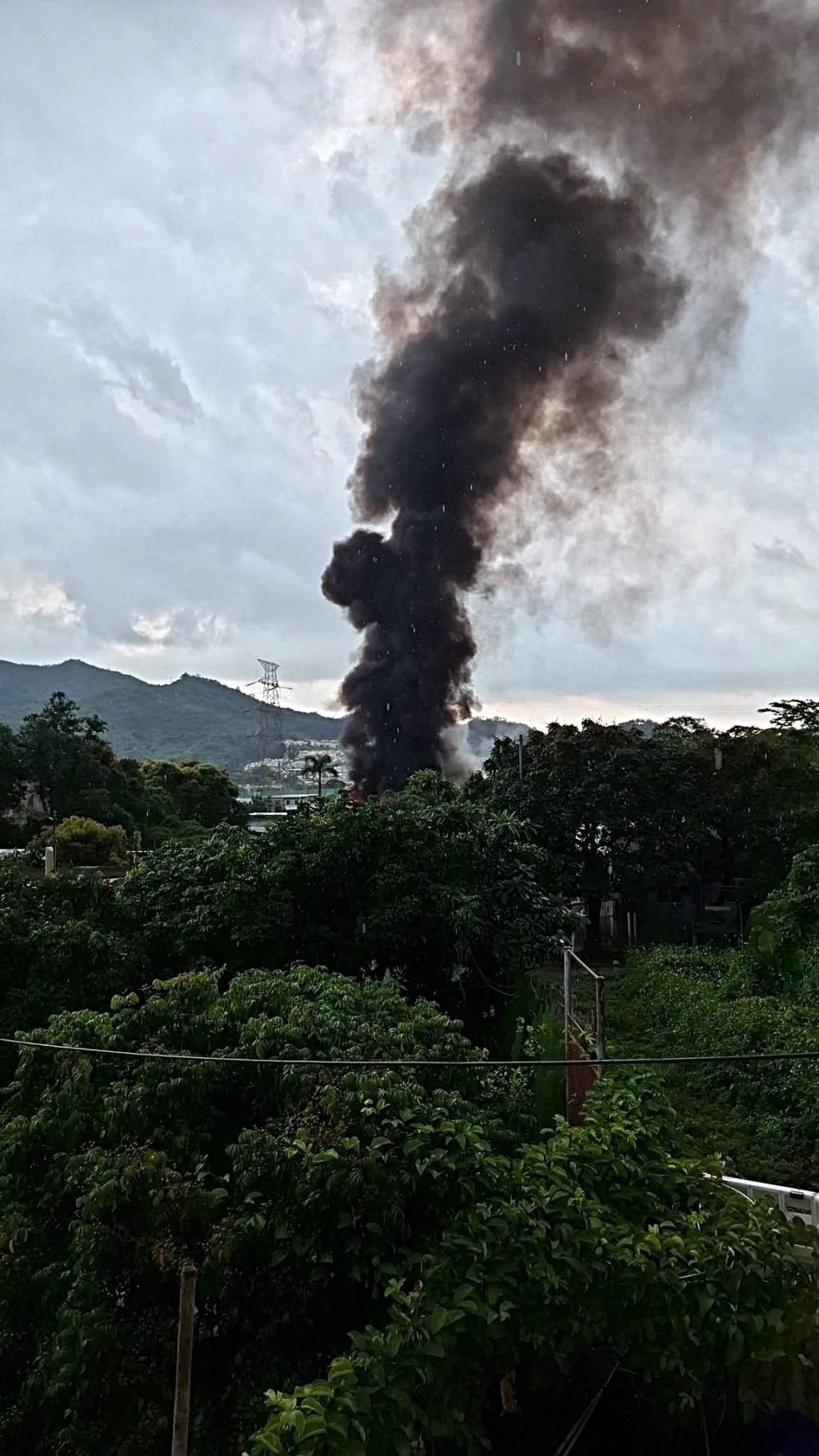 濃煙席捲半空。網圖