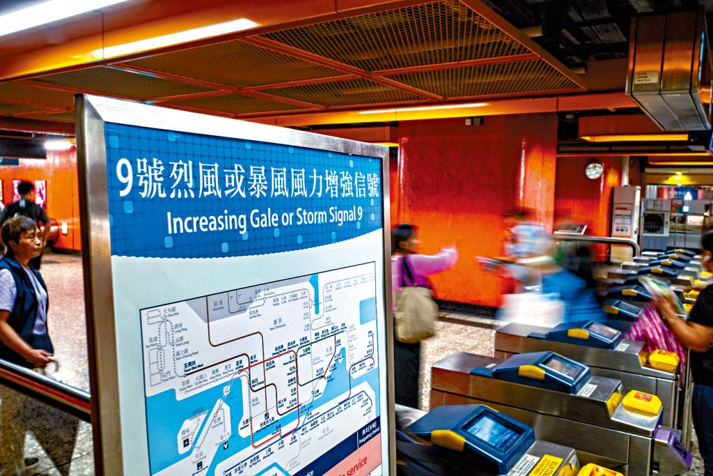 當局認為在9號風球或以上時，鐵路露天段停駛是最安全穩妥的做法。