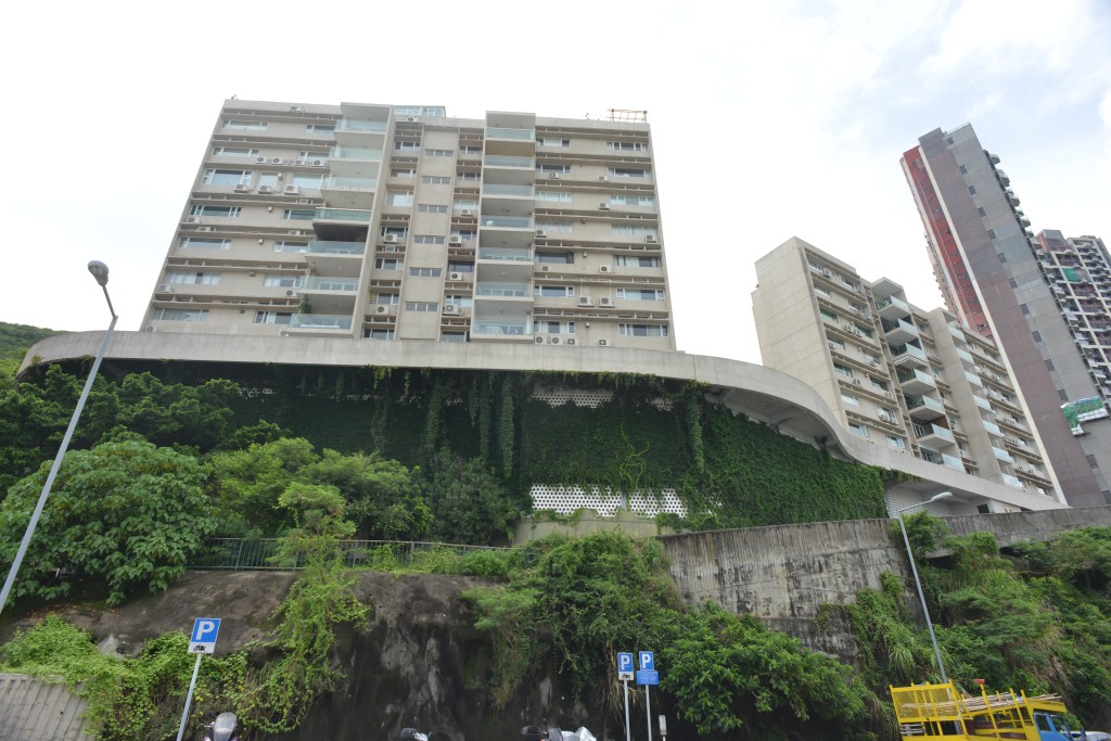 大潭輝百閣B座中層B室，以每月7.7萬連車位租出。