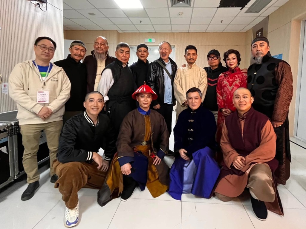 謝君豪說,《天下第一樓》自兩年前公演後,期間團隊有成員受傷、也有患上感冒,甚至失聲等,一路走來不易。 謝君豪說,《天下第一樓》自兩年前公演後,期間團隊有成員受傷、也有患上感冒,甚至失聲等,一路走來不易。