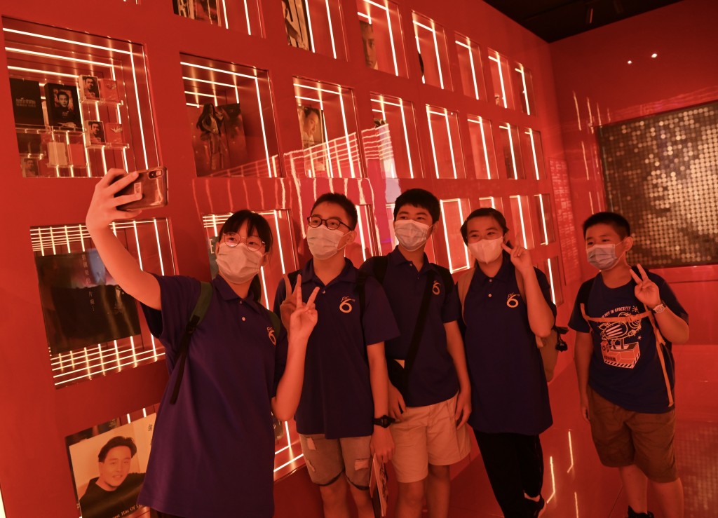 香港文化博物馆的「继续宠爱・张国荣纪念展」自开展以来深受市民欢迎。政府新闻处