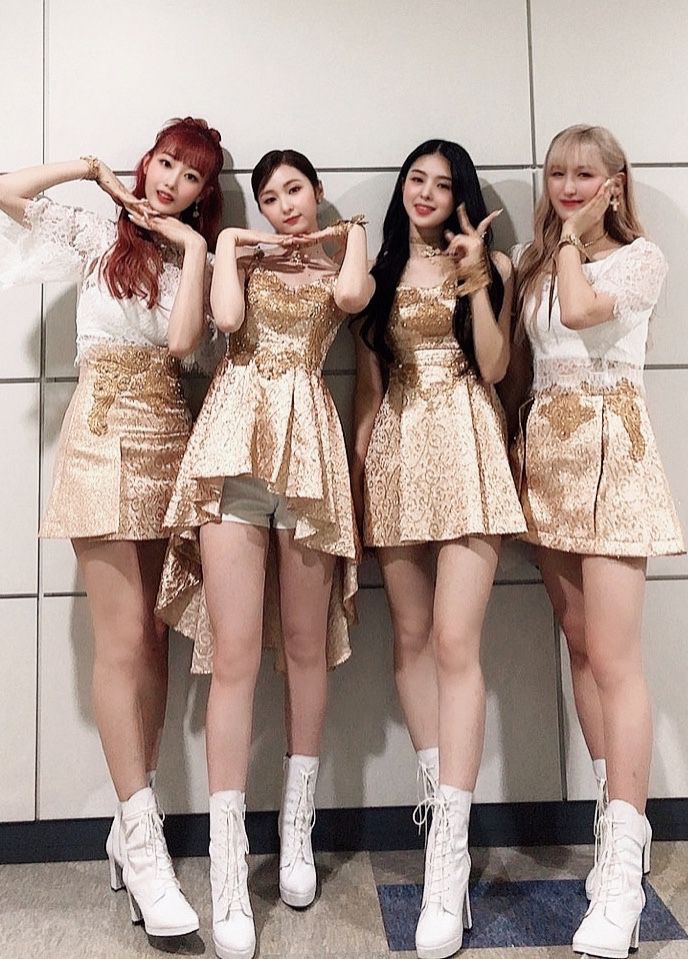 (左起)Ginny, Chaehyeon, Erin, Ujeong