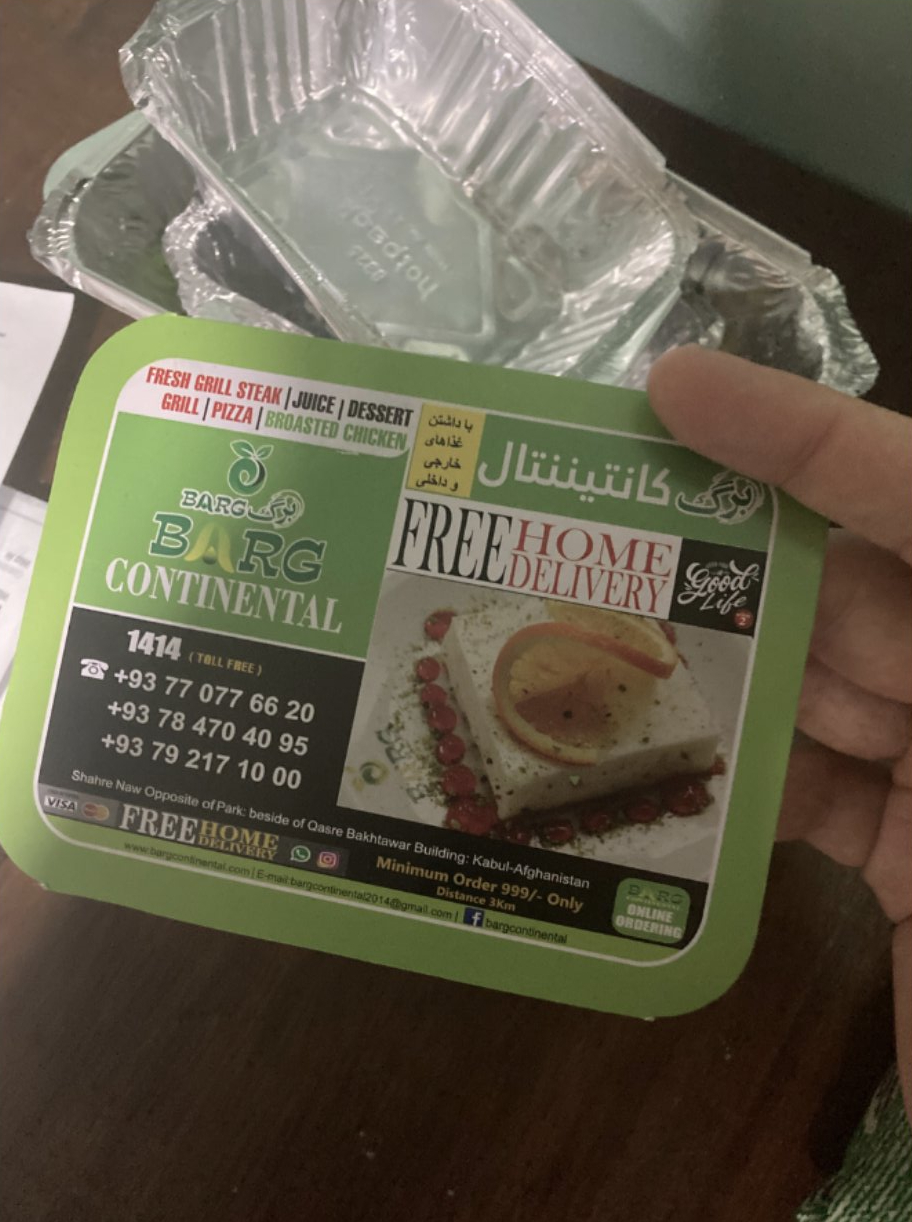 勞特里奇分享旅館內食物。網上圖片