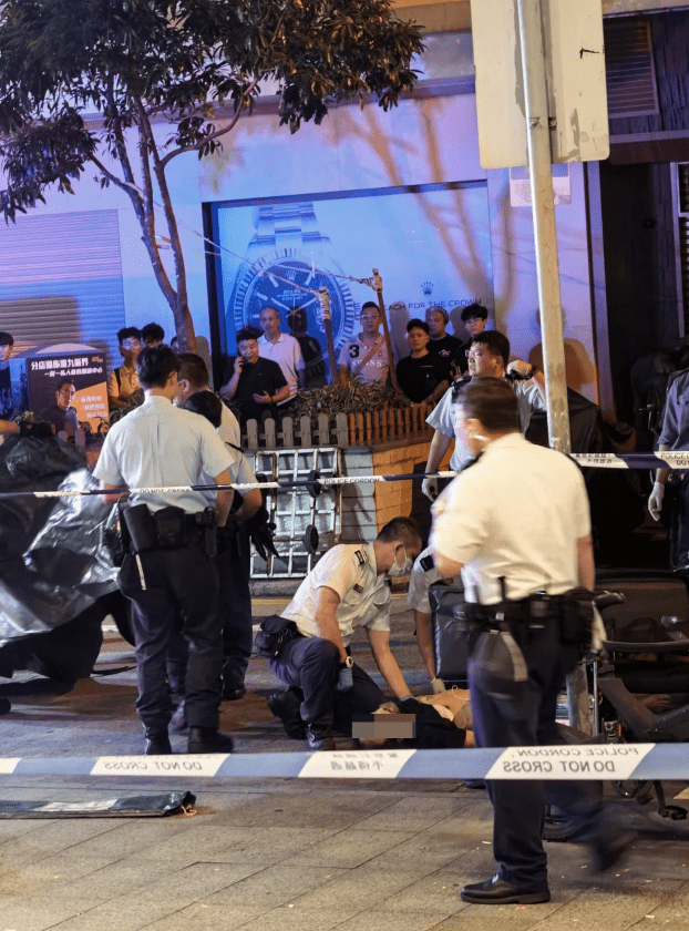 救援人员接报赶至,经检验后证实事主已经气绝身亡。读者提供图片 救援人员接报赶至,经检验后证实事主已经气绝身亡。读者提供图片