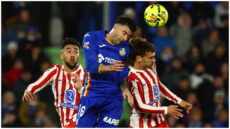 基達菲後衛迪亞高列高防守硬淨。REUTERS