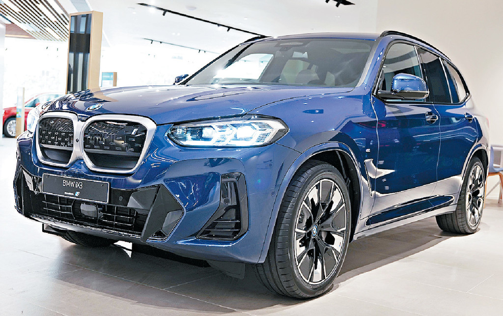 ■iX3标准配备全套M Sport跑车配件，「一换一」车价$479,900起。
