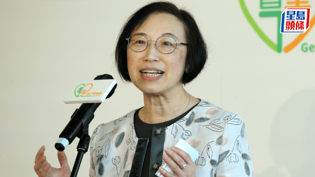 陳肇始表示吸入二手煙禍害不會比一手煙低。資料圖片