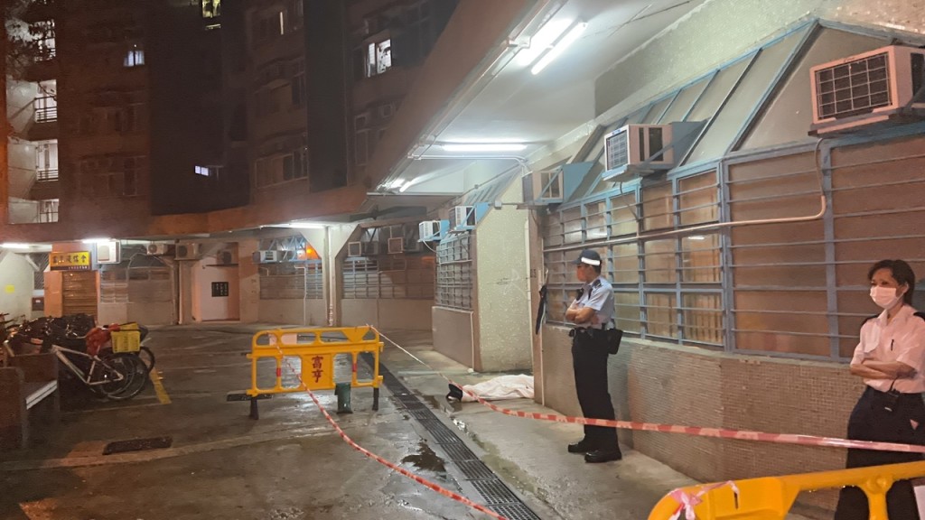 警方到場調查事件。