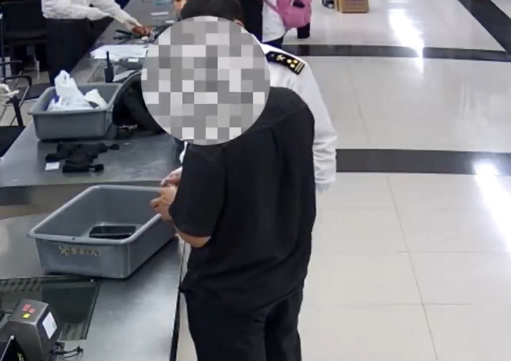 4名旅客經羅湖口岸北上，被揭偷運72隻虎紋鈍口螈。海關發布