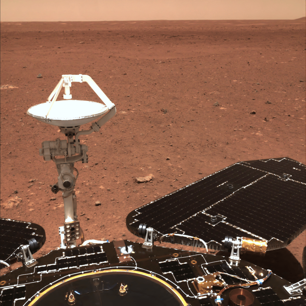 祝融號火星車於2021年成功登陸火星表面,是中國首個成功登陸火星的探測車。港大提供 祝融號火星車於2021年成功登陸火星表面,是中國首個成功登陸火星的探測車。港大提供