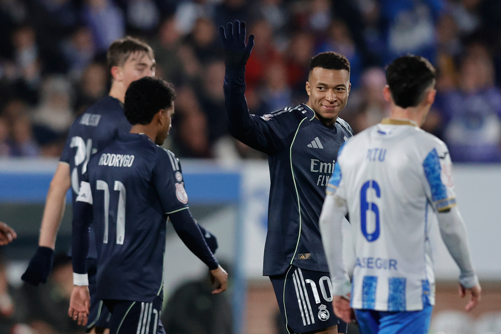 麦巴比梅开二度。路透社 麦巴比梅开二度。路透社