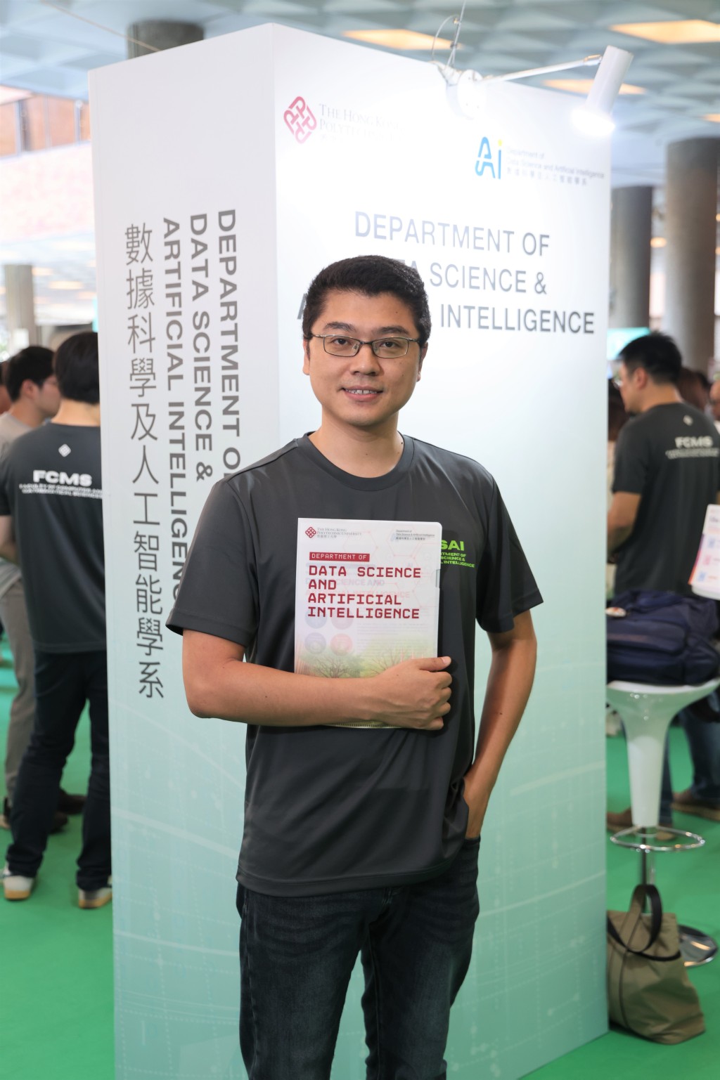 理大數據科學及人工智能學系副系主任蔣濱雁教授表示,AI已廣泛應用於不同行業,具備AI相關知識及技能的人才將擁有更廣闊的發展空間。 理大數據科學及人工智能學系副系主任蔣濱雁教授表示,AI已廣泛應用於不同行業,具備AI相關知識及技能的人才將擁有更廣闊的發展空間。