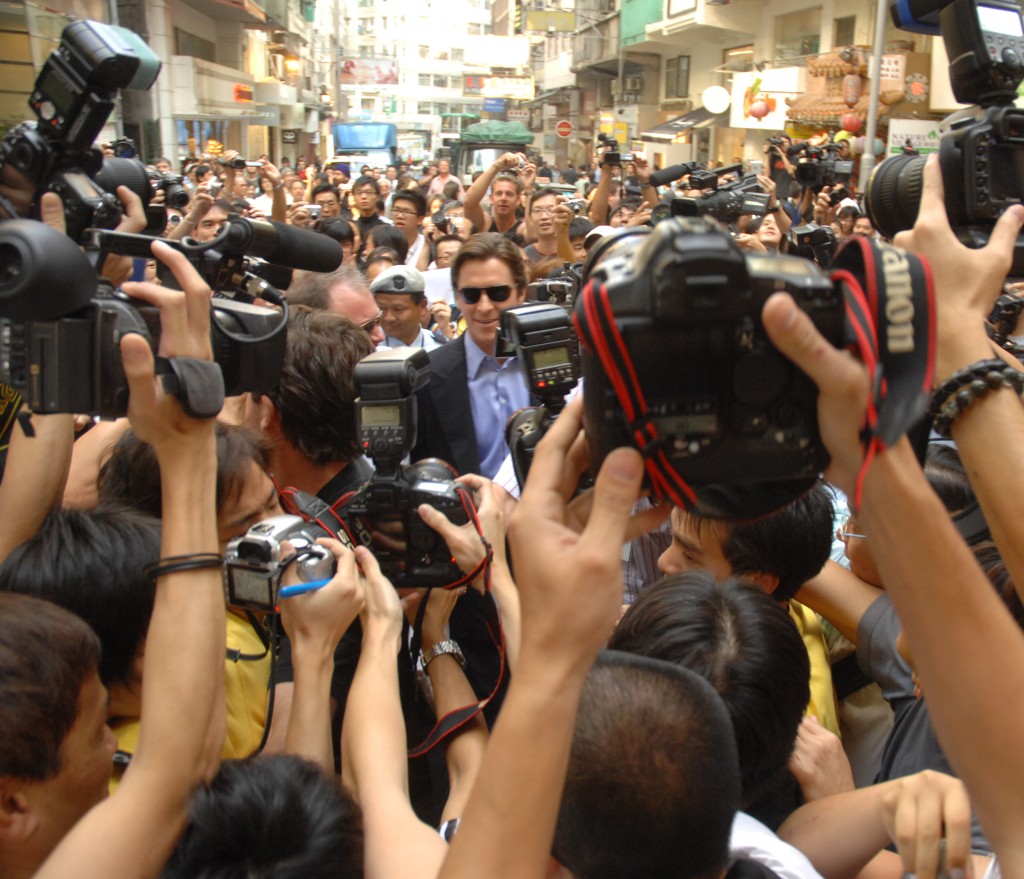 《蝙蝠俠：黑夜之神》2007年在香港取景，主角基斯頓比爾到中環拍攝，場面墟冚。