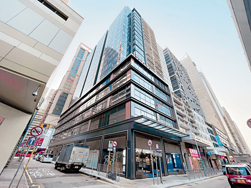 中環寶軒酒店完成3年翻新，成為全港首間引入太陽能發電建築系統的酒店。