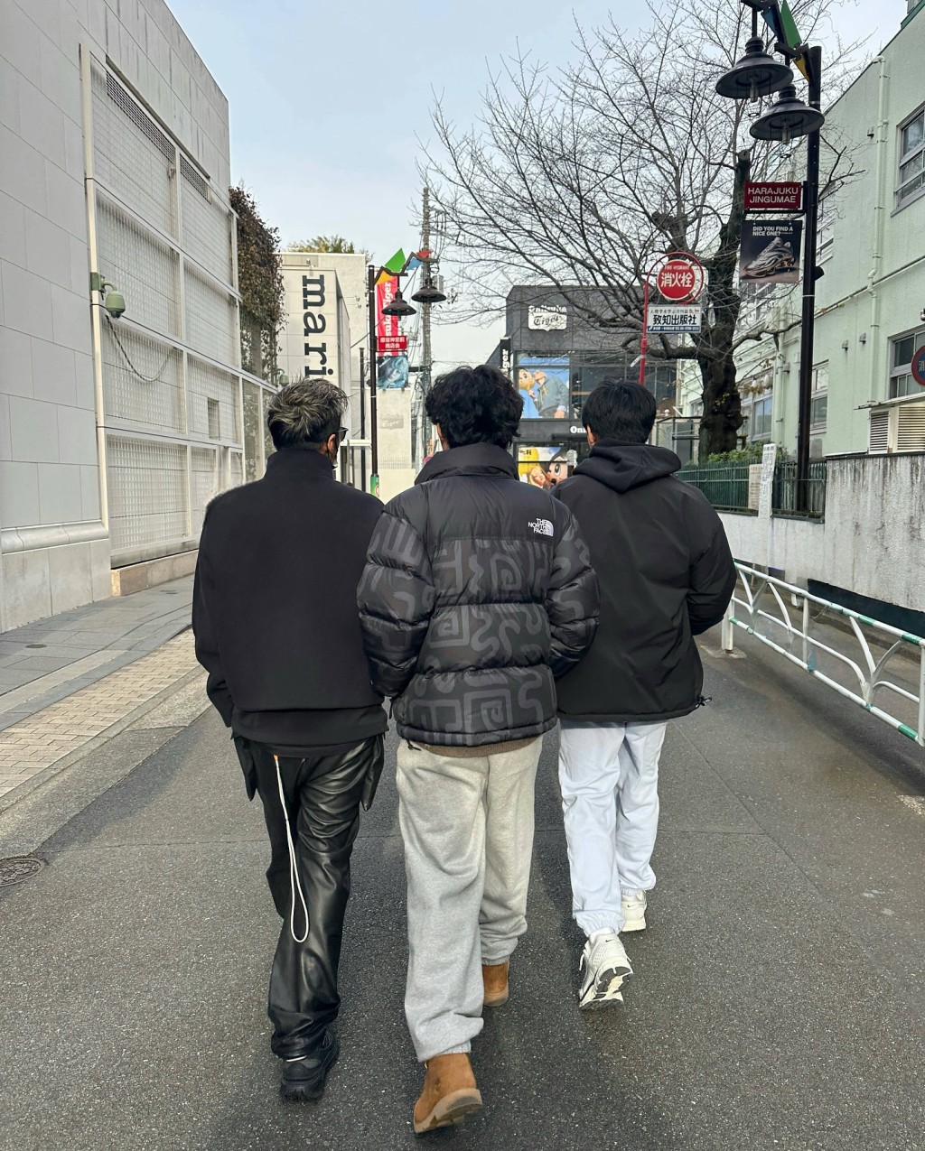 謝霆鋒兩子身高似乎已超越爸爸。 謝霆鋒兩子身高似乎已超越爸爸。