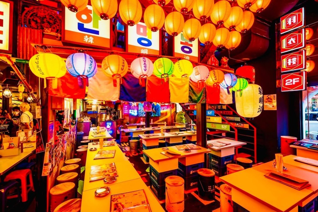 韓國屋台「韓明洞」，是美食街三家位於地下的食肆之一。