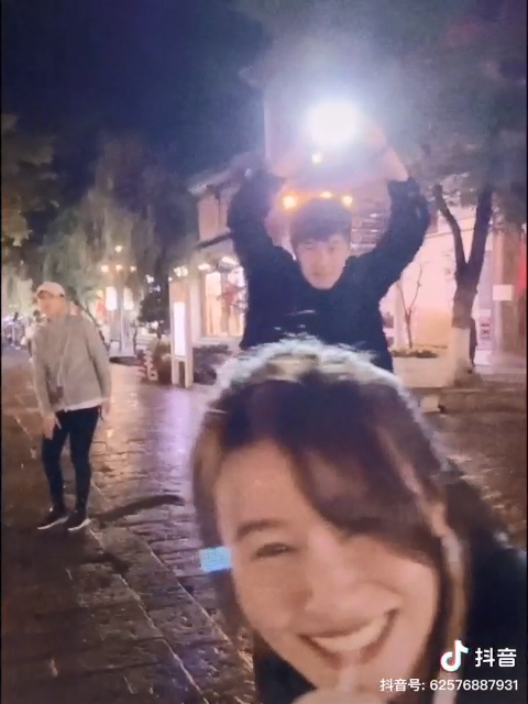 翠如目前在內地陪蕭正楠。