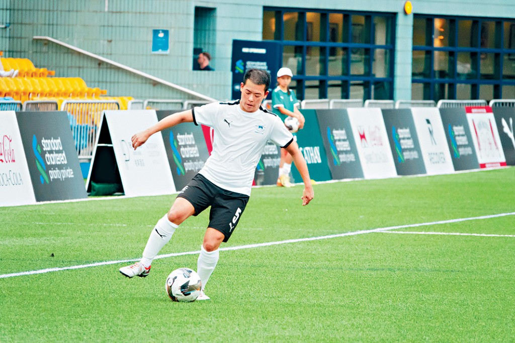 Emery自小爱踢足球，曾立志成为运动员。