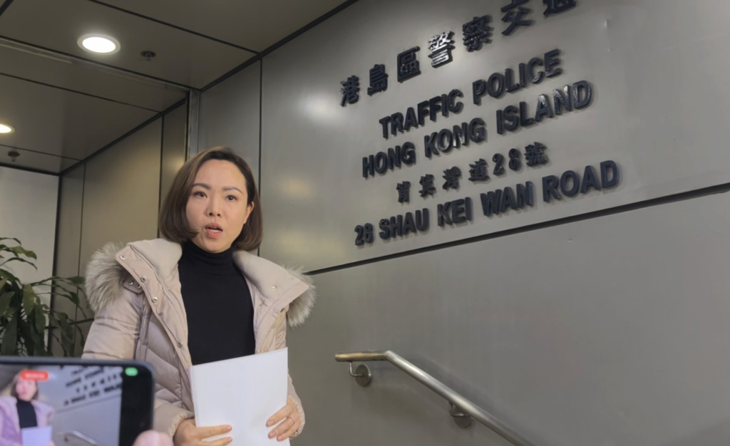 陳家珮到警署落口供大約一小時便離開。