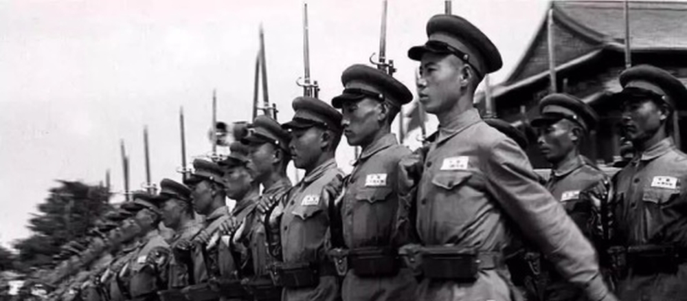 1950年國慶閱兵。 1950年國慶閱兵。