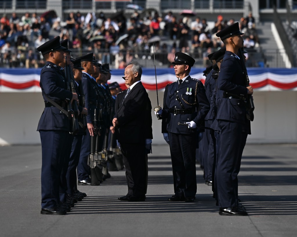 截取通讯及监察事务专员杨振权出席警察学院结业会操。刘汉权摄