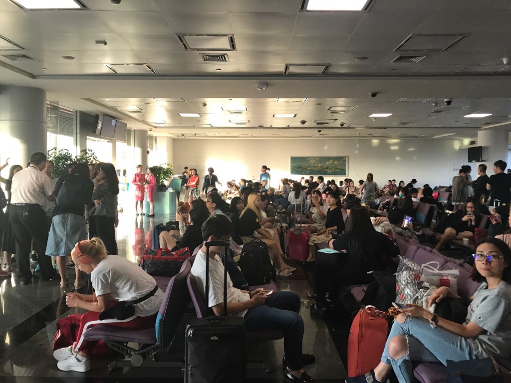 大批旅客滯留廈門。讀者劉小姐提供