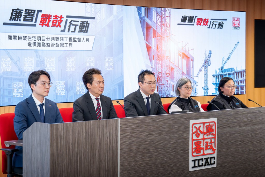 廉署及屋宇署人員向傳媒簡報廉署「戰鼓」執法行動的詳情及跟進工作。廉署提供 廉署及屋宇署人員向傳媒簡報廉署「戰鼓」執法行動的詳情及跟進工作。廉署提供