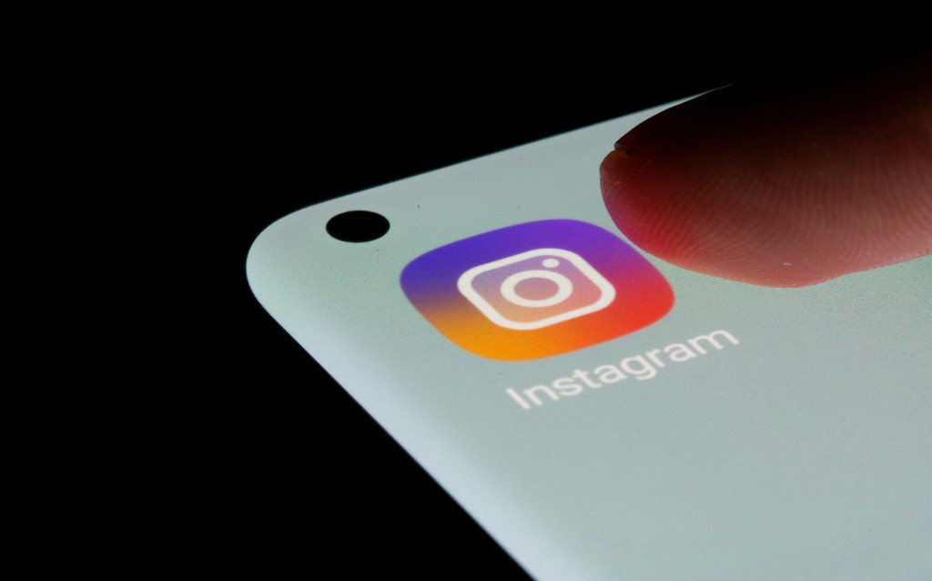 苹果公司一名高层主管的12岁女儿曾在Instagram的通讯软件上收到诱骗讯息。路透社