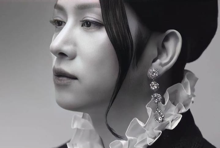 金希澈自出道起就獲讚「美貌好比女偶像」。