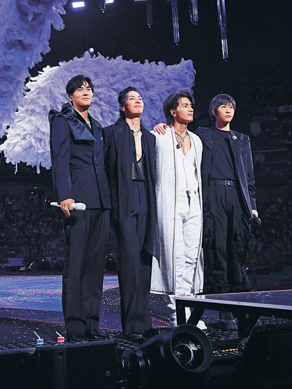 （左起）周渝民、吳建豪、言承旭及阿信在上海合體開唱，勾起歌迷集體回憶。