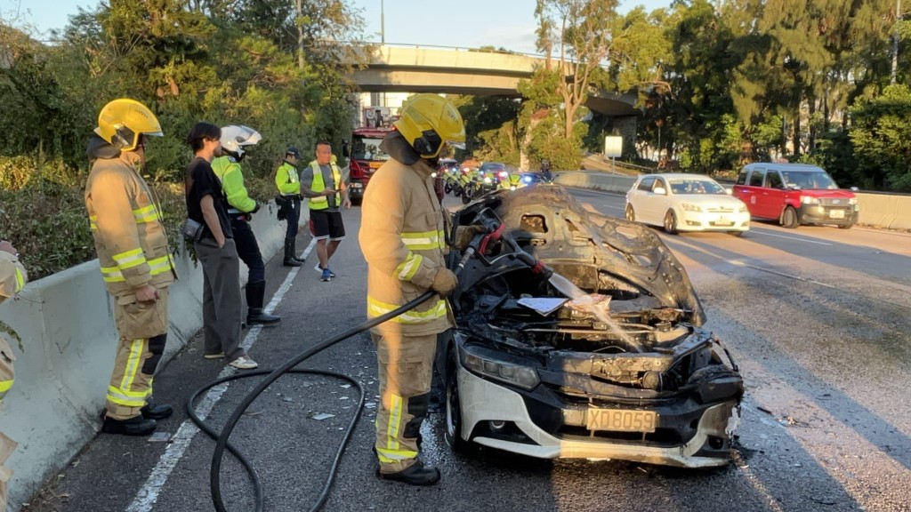 消防到場將火救熄。黎志偉攝