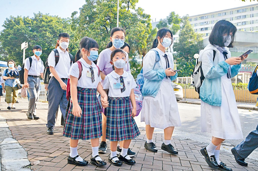 據悉多所收生重災區「危校」獲當局「格外開恩」,即使收生未達開班綫,亦毋須修訂班級結構及教職員編制。