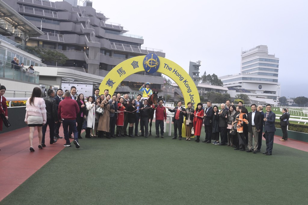 「大至尊」明日配潘頓挑戰香港打吡大賽。