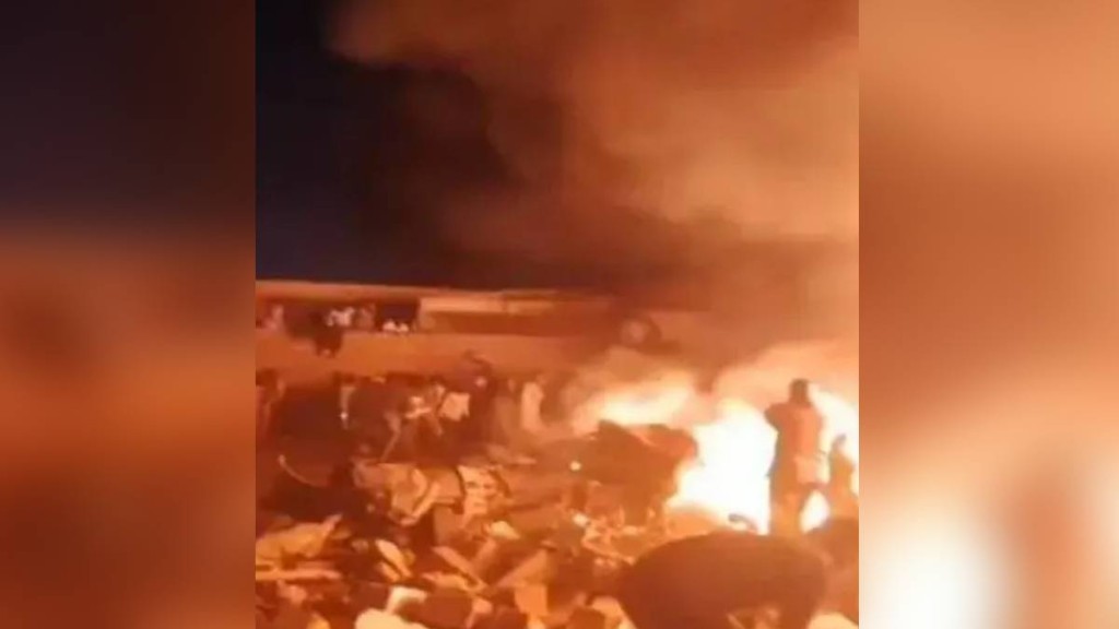蘇丹一架軍機失事墜毀衝入民居,造成最少46人死亡。
