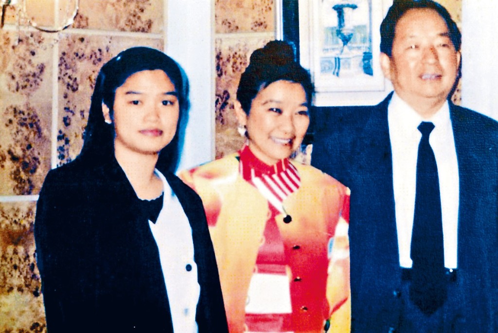 陈振聪太太及龚如心于九十年代到内地考察。