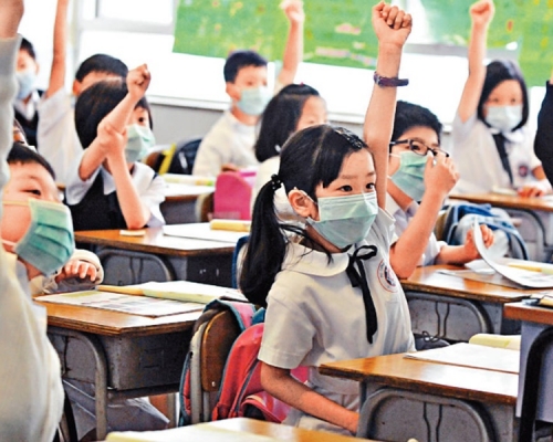 葉建源服從教育局放寬點人數規定。資料圖片