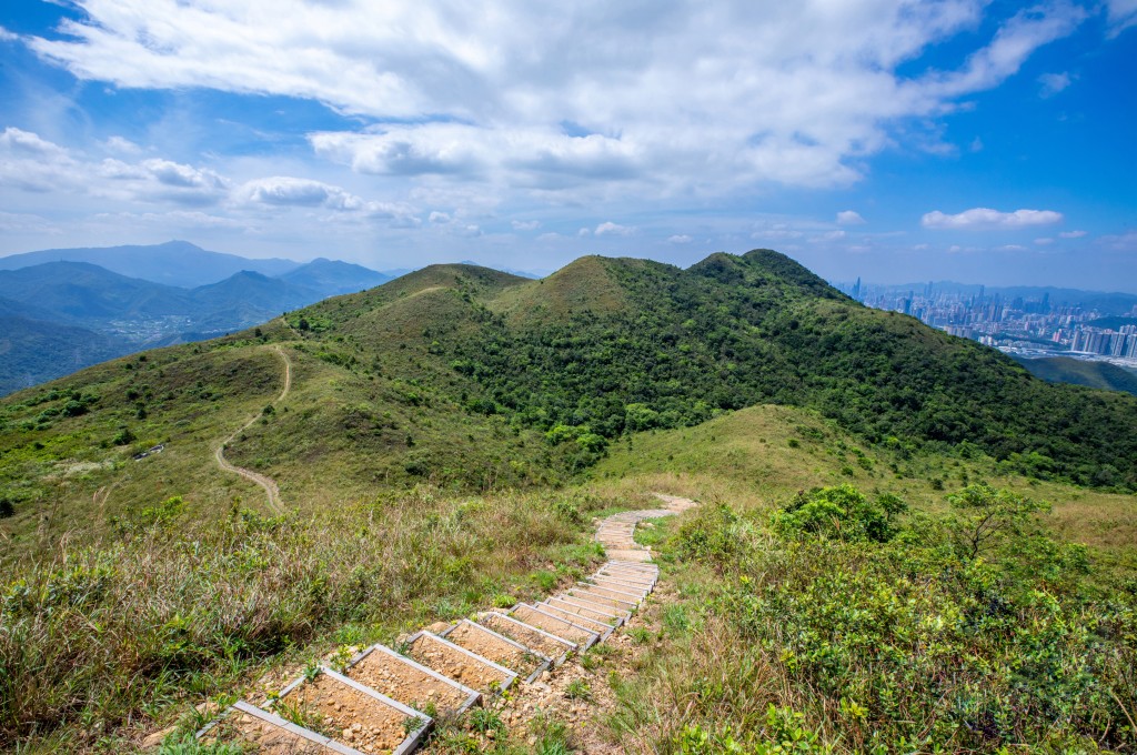 紅花嶺郊野公園為香港第25個郊野公園，面積約530公頃。謝展寰網誌