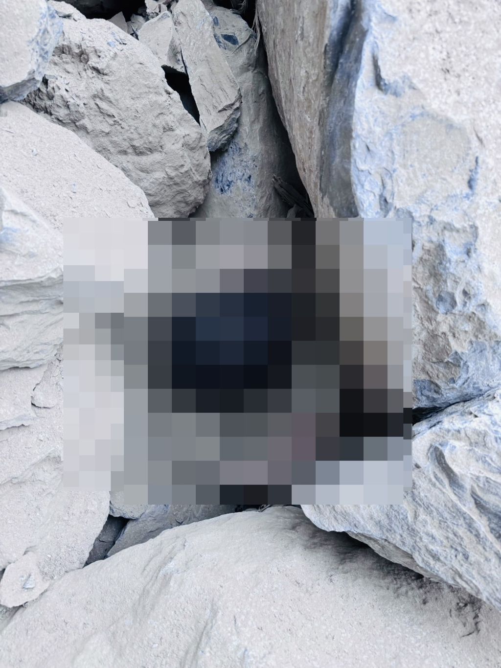 砂卡礑步道巨石堆中发现2具遗体。 中时