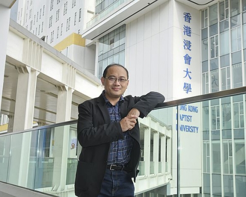 劉偉成博士是「純正浸大人」，學士畢業於浸會大學人文及創作學系，後於浸大取得哲學博士學位，現任浸大兼職講師。