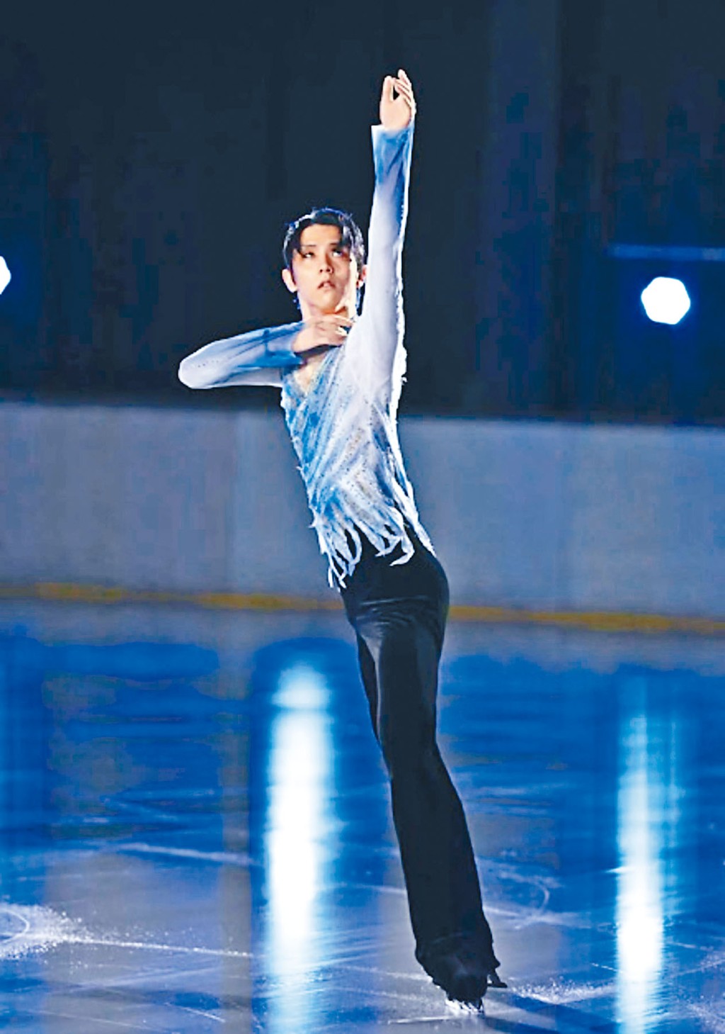 刚退役的「滑冰王子」羽生结弦在筹款节目《24小时电视》中作表演。