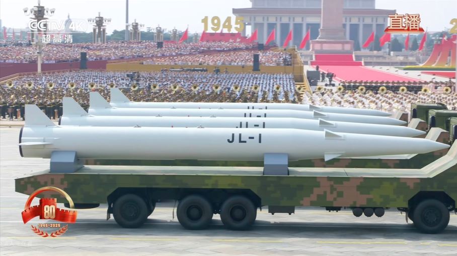 去年大閱兵中亮相的「驚雷-1」空射彈道導彈。