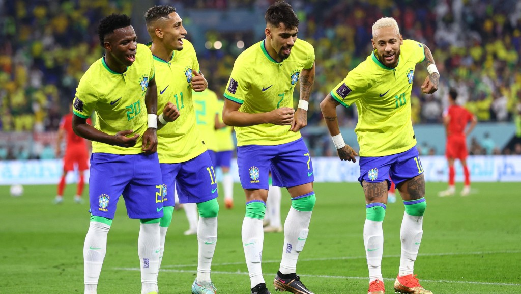 賽後焦點放在巴西球員的忘情森巴舞慶祝。Reuters