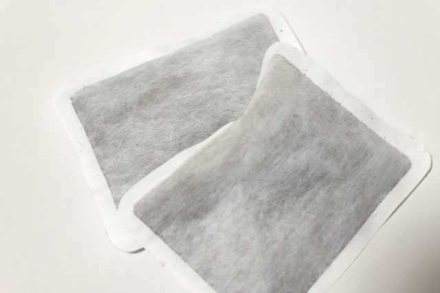 不少暖包都有「貼身」功能，但如貼在皮膚較敏感或薄位置，要小心因過熱而導致燙傷。(圖片來源：PhotoAC)